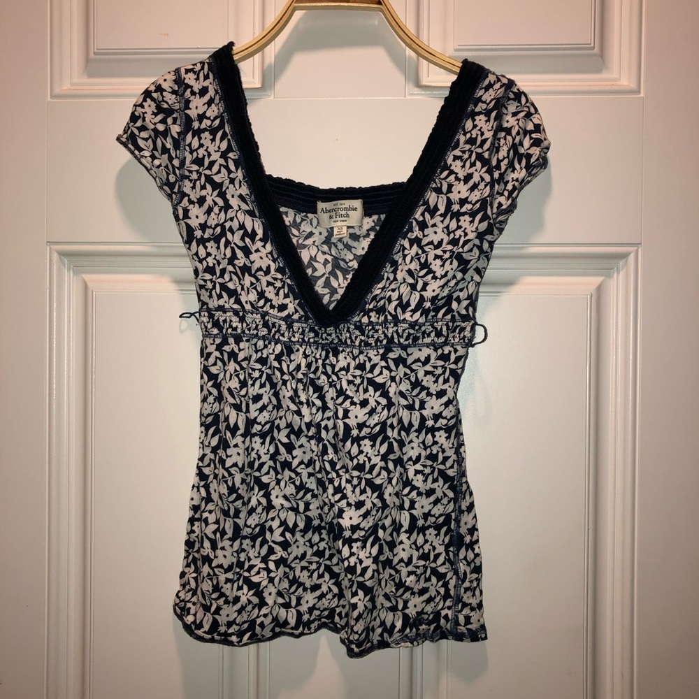 Abercrombie and Fitch V neck tshirt